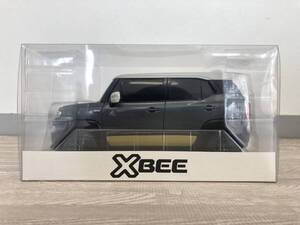 【新品同様】スズキ　XBEE　ノベルティ カラーサンプルミニカー　クロスビー ミネラルグレーメタリック３トーン　1/18サイズ【非売品】