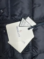 【雷市場（ポンジャン）商品韓国直送】 MONCLER(モンクレール) 幼児用パッド 2 サイズ 新製品を販売しています