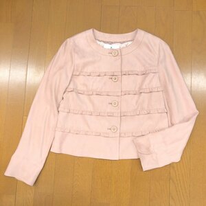 ●Courreges クレージュ エコスエード フリルデザイン ノーカラー ジャケット 40(L) ピンクベージュ系 ロゴ刻印ボタン 国内正規品 女性用