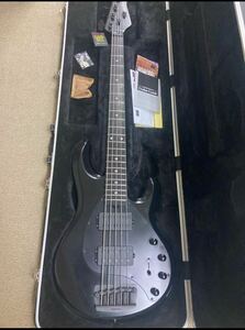 ERNiEBALL MUSICMAN Stingray 5 HH stealth black