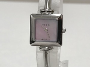 グッチ GUCCI 上品でエレガントなお洒落の魅力 ピンクシェル バングルウォッチ キレイめコーデと相性抜群！アナログ腕時計 1900L