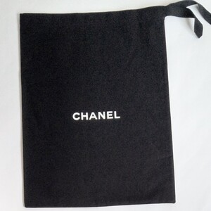 〔CHANEL〕25×34cm 保存袋 巾着袋 布袋 シャネル 正規品 付属品 シューズ／靴／小物用 ポーチ ブラック 小さめ （0233)