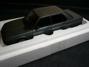 AUTOart オートアート 1/18　BMW M5 1987　WITH OPTION　SHADOW-LINE　シャドーライン