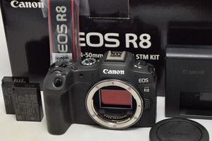 美品★Canon キヤノン EOS R8 ボディ★予備バッテリー付・元箱付