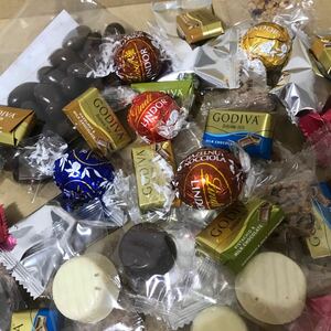 ★ラスト…！チョコレート詰め合わせ60個以上＆チョコ掛けヘーゼルナッツダックブルーベリー150g GODIVA リンツ入り　お買い得　格安★