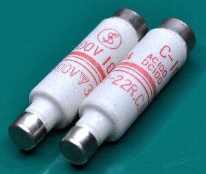 富士電機 C-10・BLA10 栓形ヒューズ (600V/10A) [2個組]【管理:SA1506】