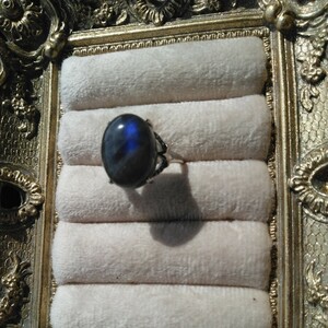 天然石 美しいブルーのラブラドール効果 ラブラドライト 指輪 リング シルバー925 サイドに12粒のジルコニア フリーサイズ