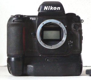 ★ ジャンク品 / Nikon F100 ボディ + MB-15 バッテリーパック ★