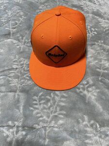 【即決】【美品】 FCRB f.c real bristol エフシーレアルブリストル SOPHNET ソフネット NEWERA EMBLEM 59FIFTY CAP キャップ 帽子 ORANGE