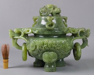 中国古玩 翡翠玉石 彫刻 龍蓋彫遊環付 大香炉 置物 高30cm 重8,5kg 天然石 鑑賞石 飾物 細密細工 古美術品[c1543]