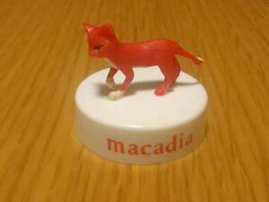 （送料無料）マカディアMacadia　赤い猫フィギュア　ねこネコ