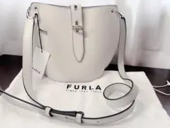 新品　フルラ　FURLA ショルダーバッグ　本革　レザー　クロスボディ　ウニカ