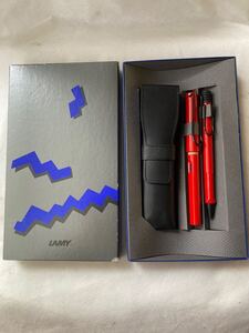 ◆　ラミー　【LAMY】　サファリ　万年筆・ボールペンセット　レッド　ペンケース付き　◆