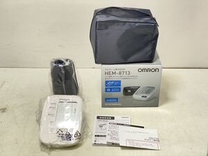 【中古】オムロン 上腕式血圧計 HEM-8713 ホワイト【2424010000764】