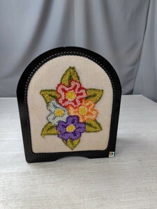 AI111】 スリッパラック セルコン 花柄 木製 昭和レトロ 毛糸刺繍 刺繍 小物入れ スリッパ入れ スリッパ