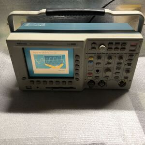 Tektronix TDS3032 デジタルオシロスコープ