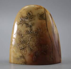 寿山石 箱付き　天然石 美材 書道 篆刻 石材 印材 印章　本体サイズ8x7.6x4cm 366g