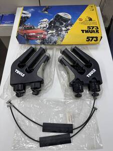 THULE 573 スノーボードキャリア サイド積み/斜め積み スクエアバー スノーボード2枚積載可 スーリー 573 廃番モデル 発送サイズ:100