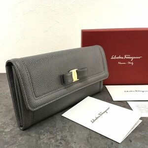 ☆送料無料☆ 未使用品 Salvatore Ferragamo 長財布 22C870 ヴァラ グレー リボン ギフトにも！ 349