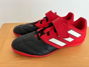 adidas 子供向けサッカーシューズ24センチ