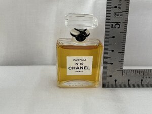 M757　CHANEL　N゜19　シャネル