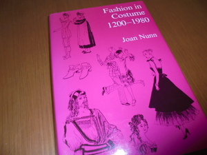 洋書ファッションとコスチューム　Fashion in Costume　ヨーロッパとアメリカでの衣装の発展　歴史