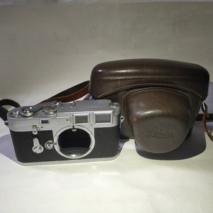 中古　ライカM3　Leica M3　茶色のカメラ革のカメラケース付き