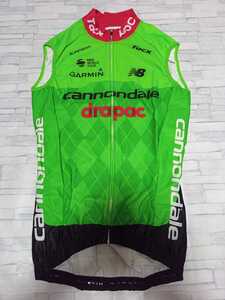 支給品　サーマルベスト　キャノンデールドラパック drapac　サイクルジャージ　Cannondale