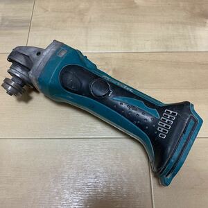 ジャンク 機能しない makita マキタ 14.4V 100mm 充電式ディスクグラインダー GA400D 本体のみ コードレス 部品取り 修理