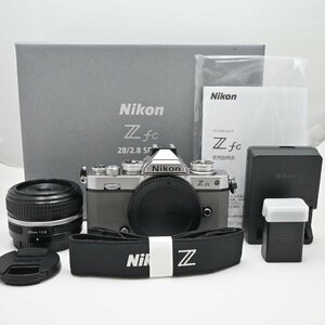 ★極上品★Nikon ミラーレス一眼カメラ Z fc Special Edition キット NIKKOR Z 28mm f/2.8 SE付属 人工皮革　色：ナチュラルグレー