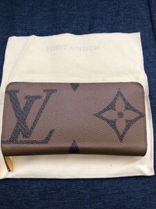 【【現行良品】ルイヴィトン LOUIS VUITTON ジッピーウォレット 長財布 ラウンド ジャイアント モノグラム リバース ブラウン M69353