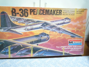 箱やられ Monogram 1/72 B-36 PEACEMAKER