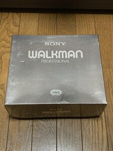 希少　空箱のみ　☆ SONY ☆ ソニー ウォークマン 『 WALKMAN PROFESSIONAL WM-D6』 ポータブルカセットプレーヤー　(送料無料）