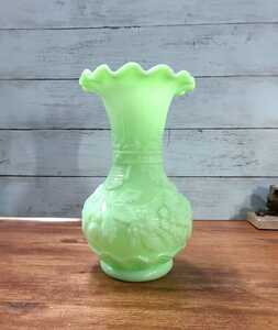 フランスアンティーク オパリンガラス 花瓶 一輪挿し フラワーベース フリル ブロカント カフェ インテリア 緑系 花柄 リボンモチーフ