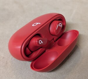 d送料無料Beats Studio Budsワイヤレスイヤホン動作品レッド赤ビーツ売切りBluetoothイヤフォンかんたんな清掃済