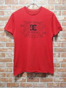 送料込・USED ディーシー DC SHOE ロゴプリント 半袖Tシャツ 赤 Mサイズ