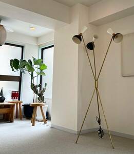 Italy 3arms Brass Floor Lamp B&W Stilnovo フロアランプ スティルノボ ミッドセンチュリー イタリア プルーヴェ ペリアン