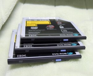 IBM　DVD-ROMドライブ　９．５mm　FRU P/N:92P6579他　経年ジャンク