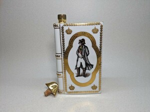 未開栓 古酒 コニャック CAMUS カミュ NAPOLEON ナポレオン ブック 白金 陶器ボトル 替え栓付き 700ml 民間整理品a