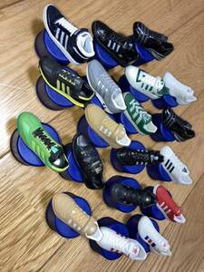 adidas スニーカー　フィギュア 