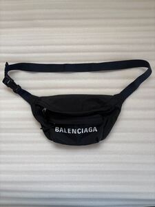 BALENCIAGA/バレンシアガ　未使用に近い　刺繍ロゴ　ボディーバッグ　ブラック ウエストバック