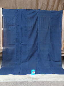 昔の蚊帳に使われたやや厚め手織りの藍木綿古布・3幅繋ぎ＋2幅繋ぎ(5幅分)・3幅180×95㌢・総重380g・リメイク素材