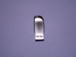 【新品】USBメモリ 2TB/2テラバイト USB3.0 小型 防水 シルバー