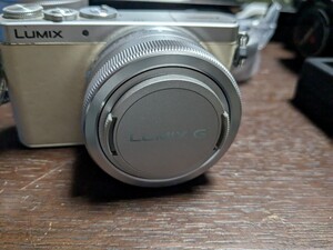 パナソニック ミラーレス Panasonic LUMIX DMC-GM1K-W レンズキット ホワイト 中古