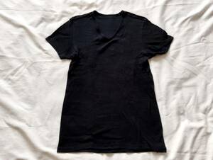 　黒Vネック TシャツM　Uniqlo