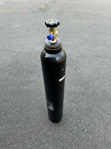 酸素ガスボンベ1.5立米(10L容器)1500L 充填後未使用