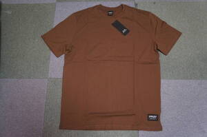 送込 新品 オークリー OAKLEY BOBBY B1B PATCH TEE ハイテク 速乾 半袖Tシャツ ブラウン 格安 JP L