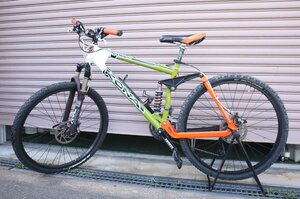 【ト滝】◎☆家財便☆ KONA STINKY コナ スティンキー マウンテンバイク MTB 自転車 26インチ グリーン オレンジ系 スタンド付 DS838DEM03