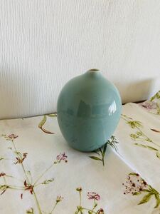 花瓶 グリーン　アンティーク　16センチ　一輪挿し　オシャレ　インテリア　陶器