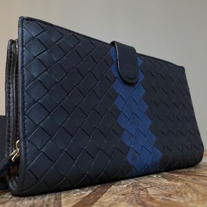 一円　美品　 レアモデル　BOTTEGA VENETA ボッテガヴェネタ　 イントレチャート　 ロングウォレット財布　 ブラック　ネイビー